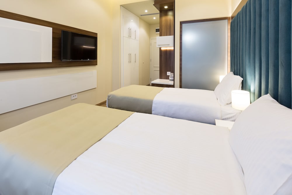 Marquise Hotel 7/49