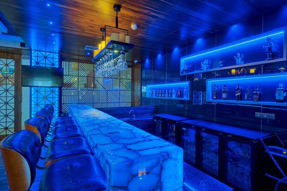 Blu Feather Hotel & Spa 55/69