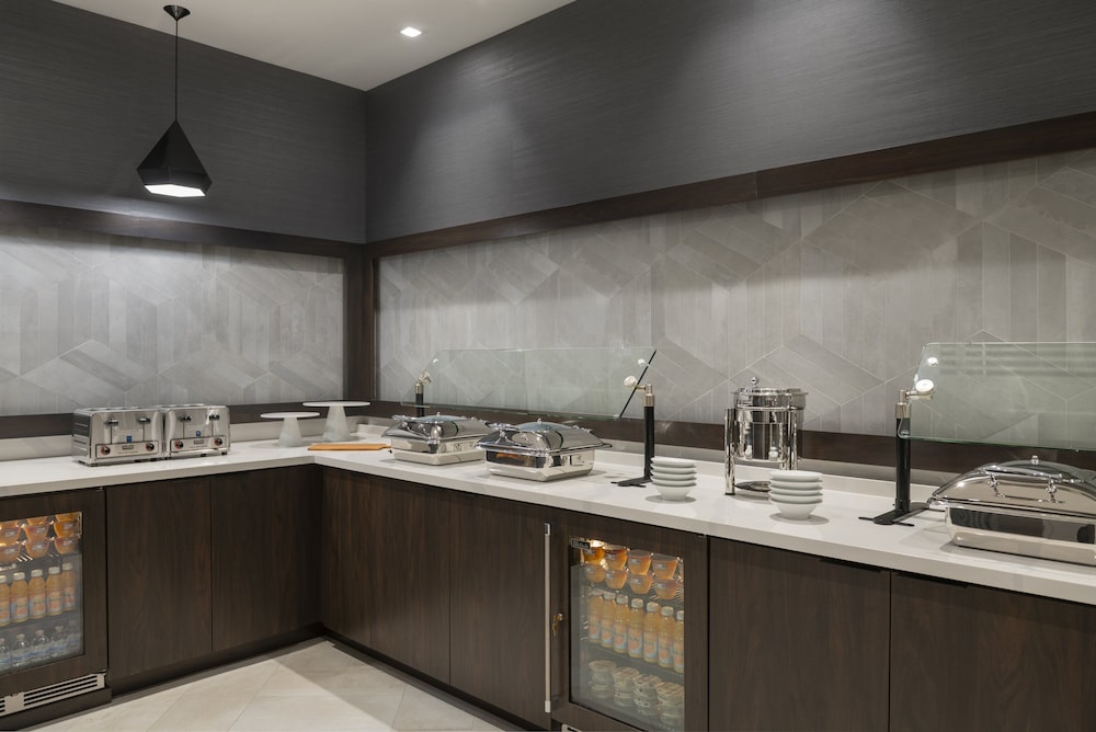 Staybridge Suites Boston Logan Airport - Revere 52/63