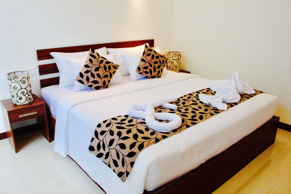 8 Plus Motels 28/70