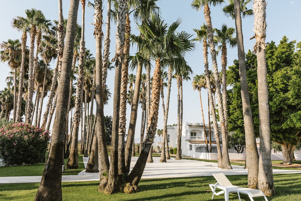 Tu and Me Resort - Adults Only 27/33