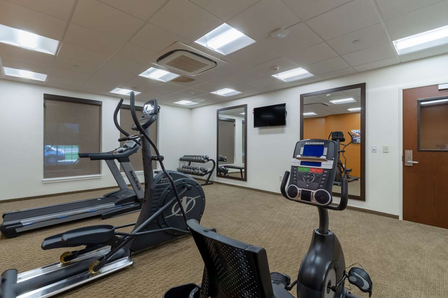 Comfort Inn & Suites - Harrisburg Airport - Hershey South 28/48