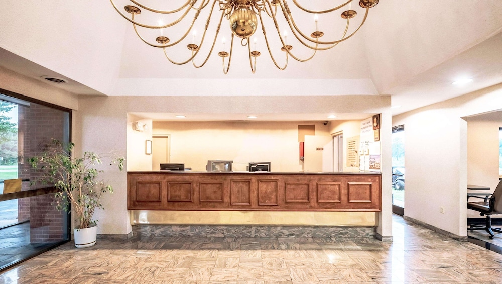 Studios And Suites 4 Less Emporia 14/50