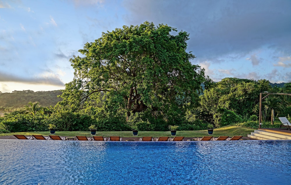 Nammbu Beachfront Bungalows 11/65
