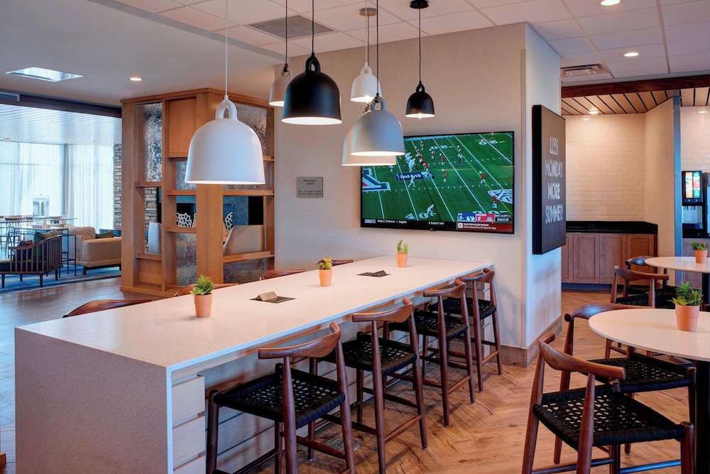 Fairfield Inn And Suites Columbus In 42/50
