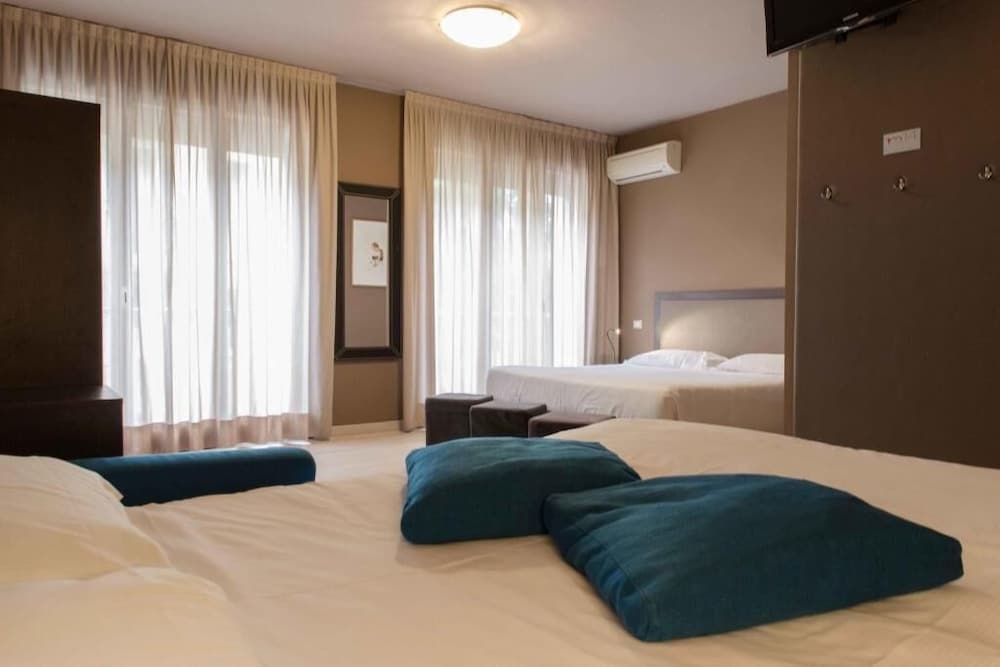 M14 Hotel 32/56