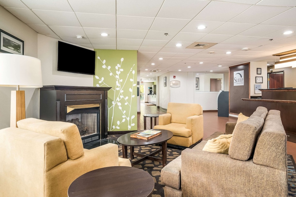 Sleep Inn & Suites Jacksonville Near Camp Lejeune 18/33