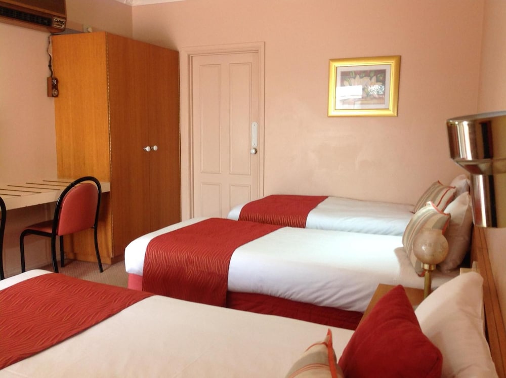 Philadelphia Motor Inn 9/22