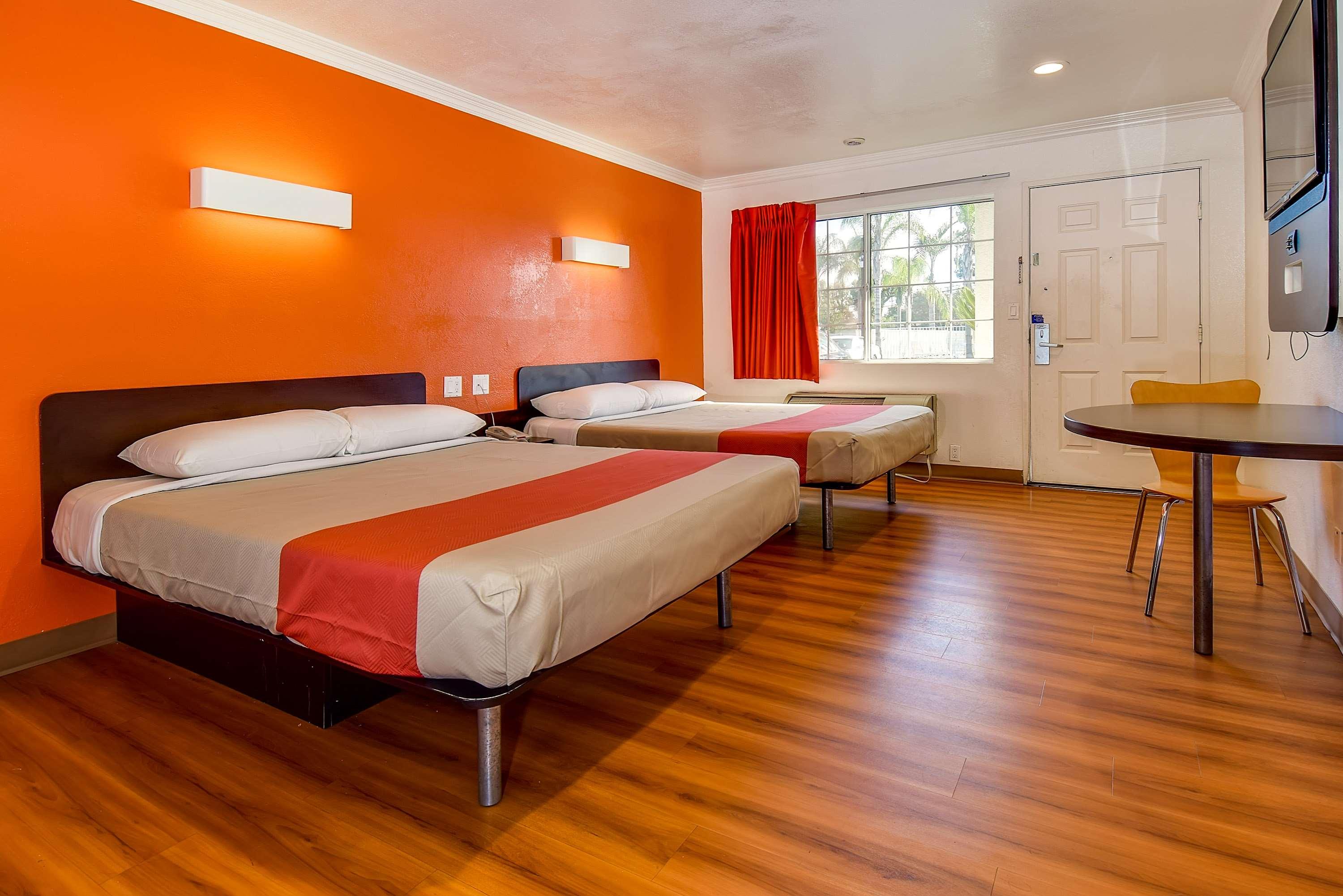 Motel6 Garden Grove, CA 8/40