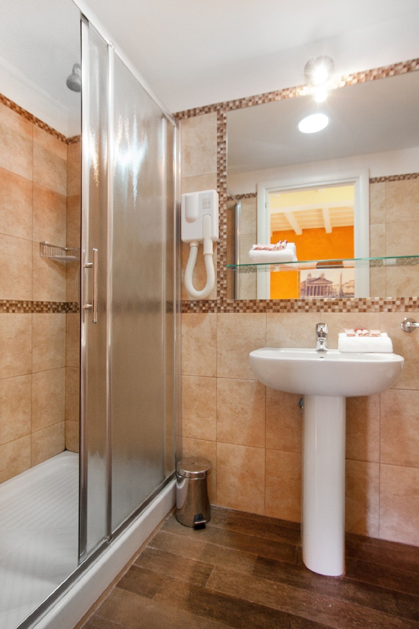 Standard, Double Bed, Pantheon Inn 8/8