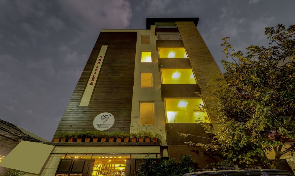Hotel 12 Degrees West Egl 1/28