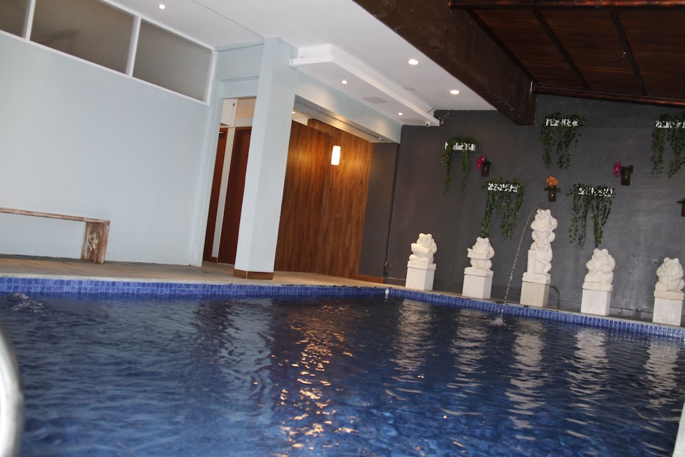 Duo Legian Hotel 12/16
