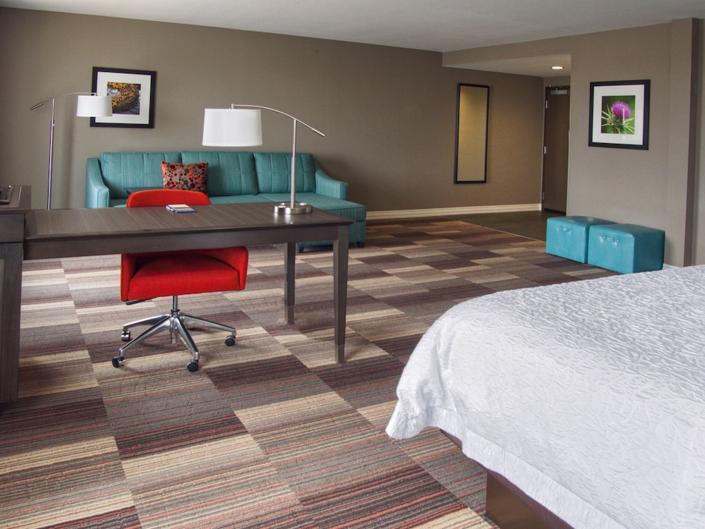 Room, King Bed, Smoking, Hampton Inn Suites Moore Ok 3/5
