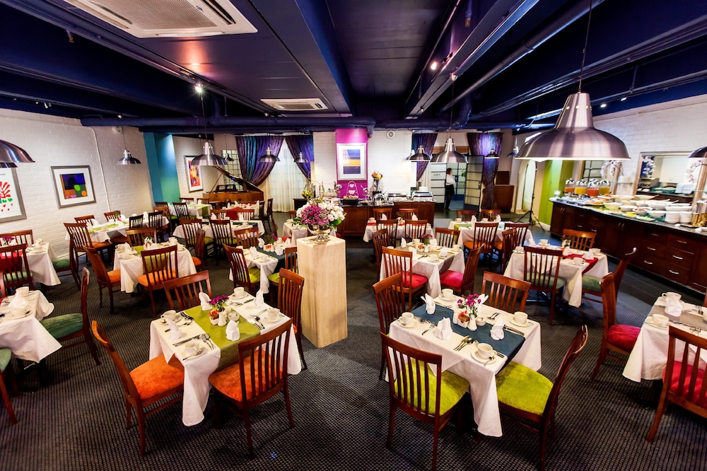 Cape Town Lodge Hotel 45/53