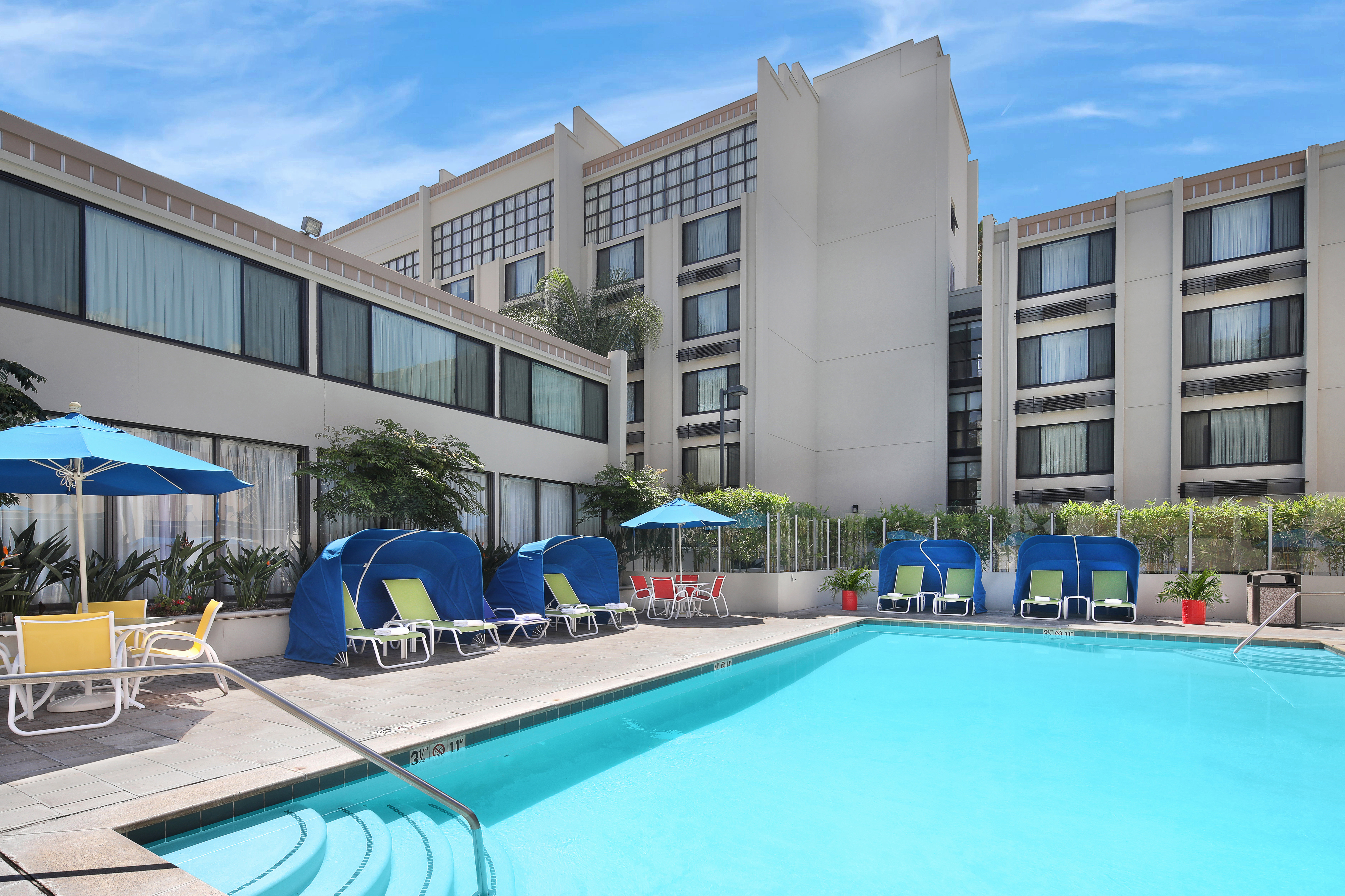 Holiday Inn Hotel And Suites Anaheim (1 Blk/Disneyland) 48/53
