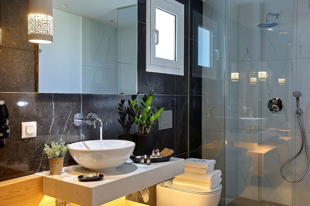 Seascape Luxury Residences - Adults Only 69/71