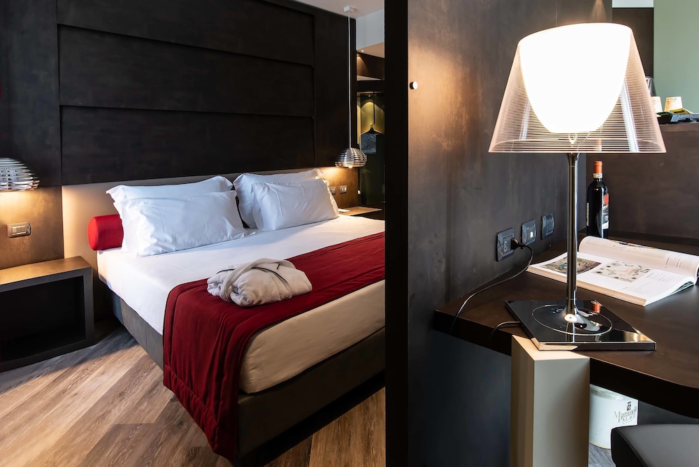 Maranello Palace (17Km From Modena) 33/70