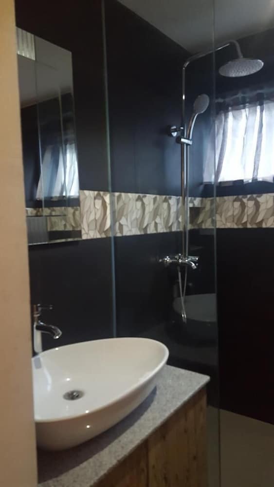 Zen Rooms Makati Amorsolo 58/59