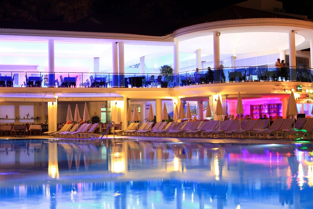 Montebello Resort 47/50