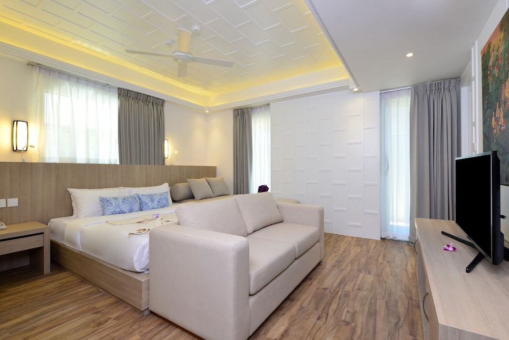 Suite, King Bed, Private Pool, Near Beach