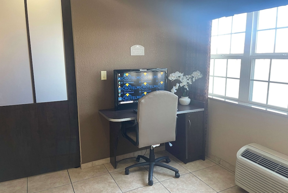 Microtel Inn And Suites By Wyndham Harrisonburg 19/29