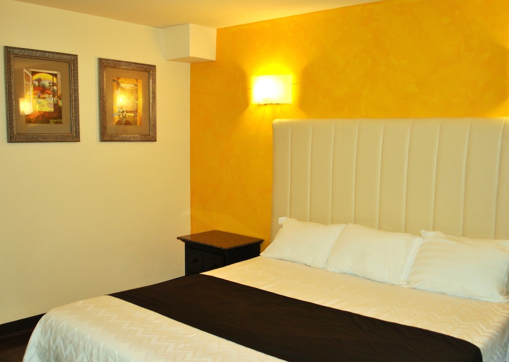 Surfside Motel 9/34