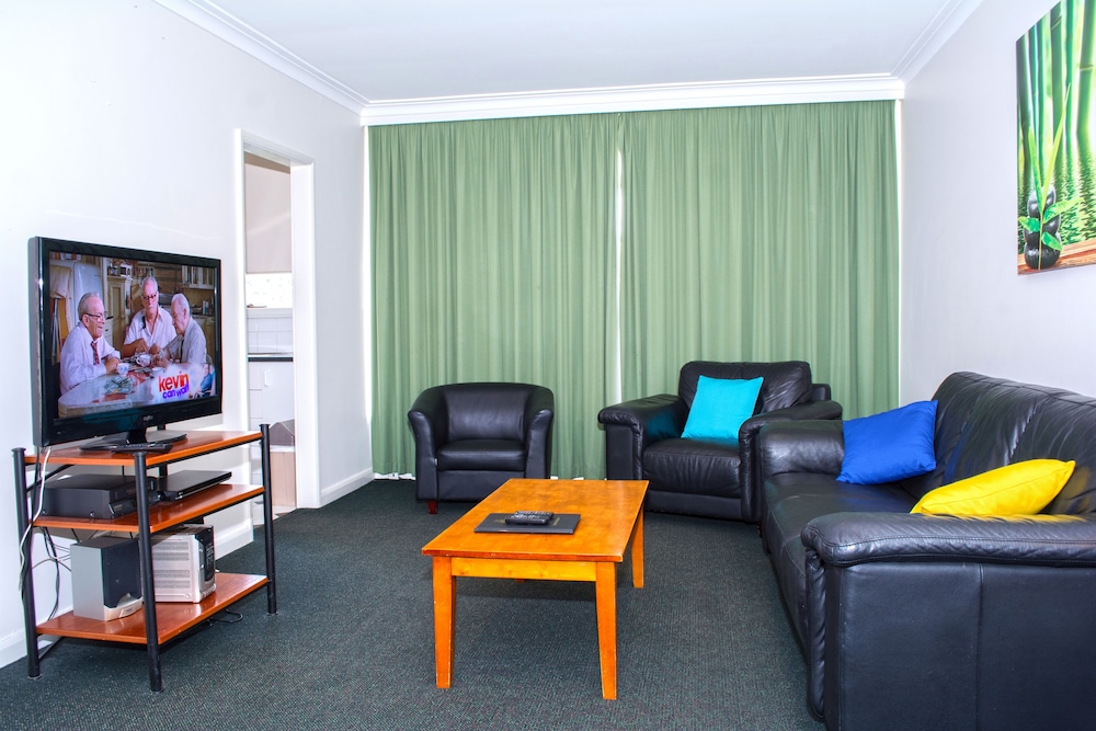 Alexander Motor Inn & Apartments 44/60