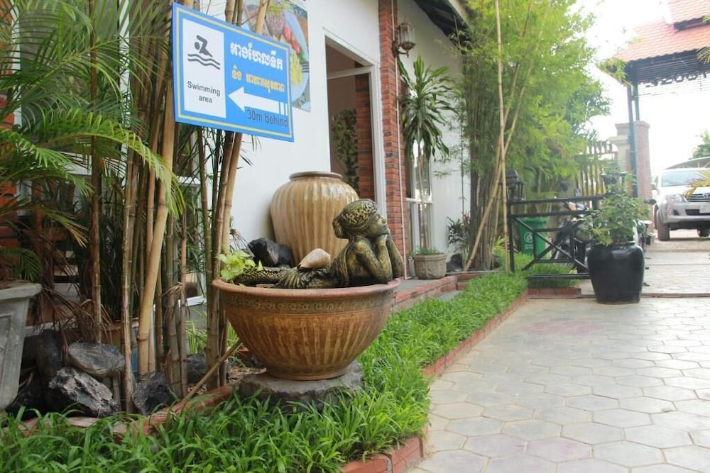 The Coconut House 47/50