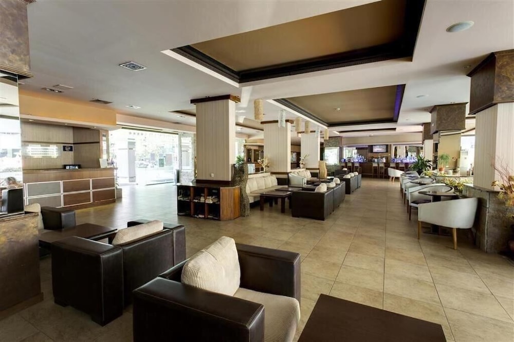 Grenada Apartments 44/51