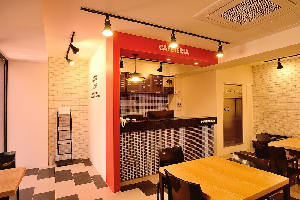 Red Guest House 6/50