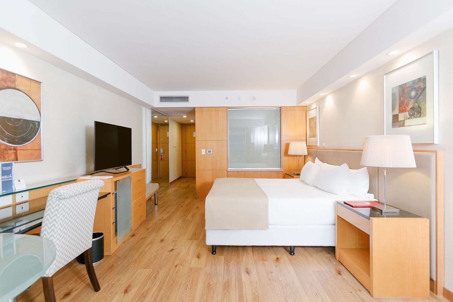 Deluxe, King Bed, Street View