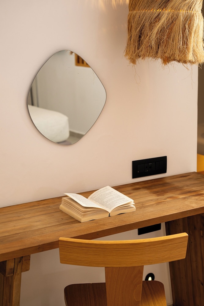 OLIVING MYKONOS LUXURY SUITES 41/50