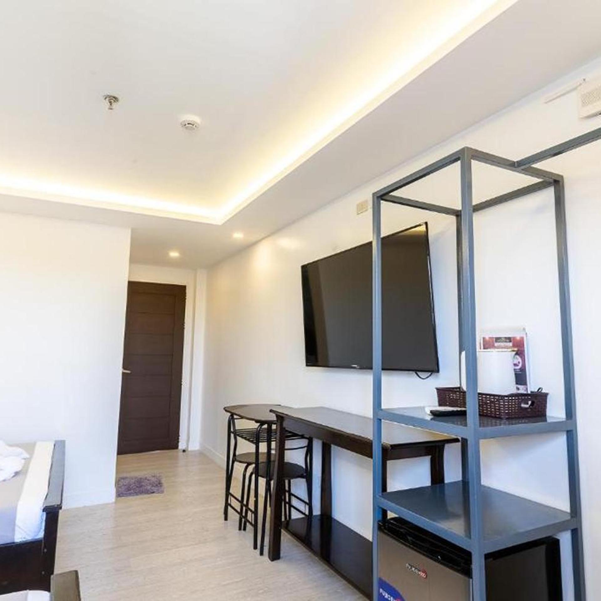 Spotlight Hotel near Hundred Islands Wharf 16/44