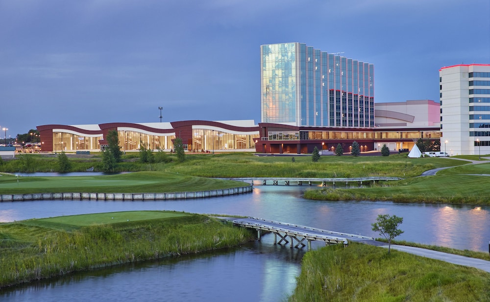 Mystic Lake Casino Hotel 57/62