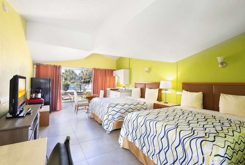 Warm Mineral Springs Motel 7/45