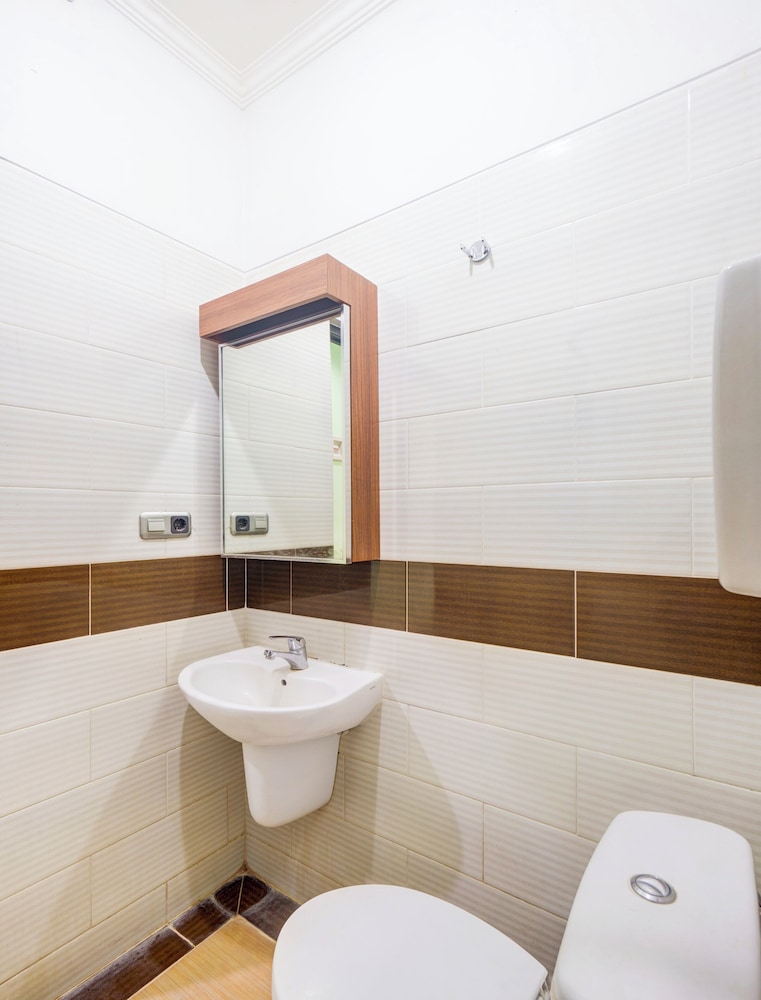 Hotel O Tebet Near Tebet Station Formerly Sabda Guest House 29/31