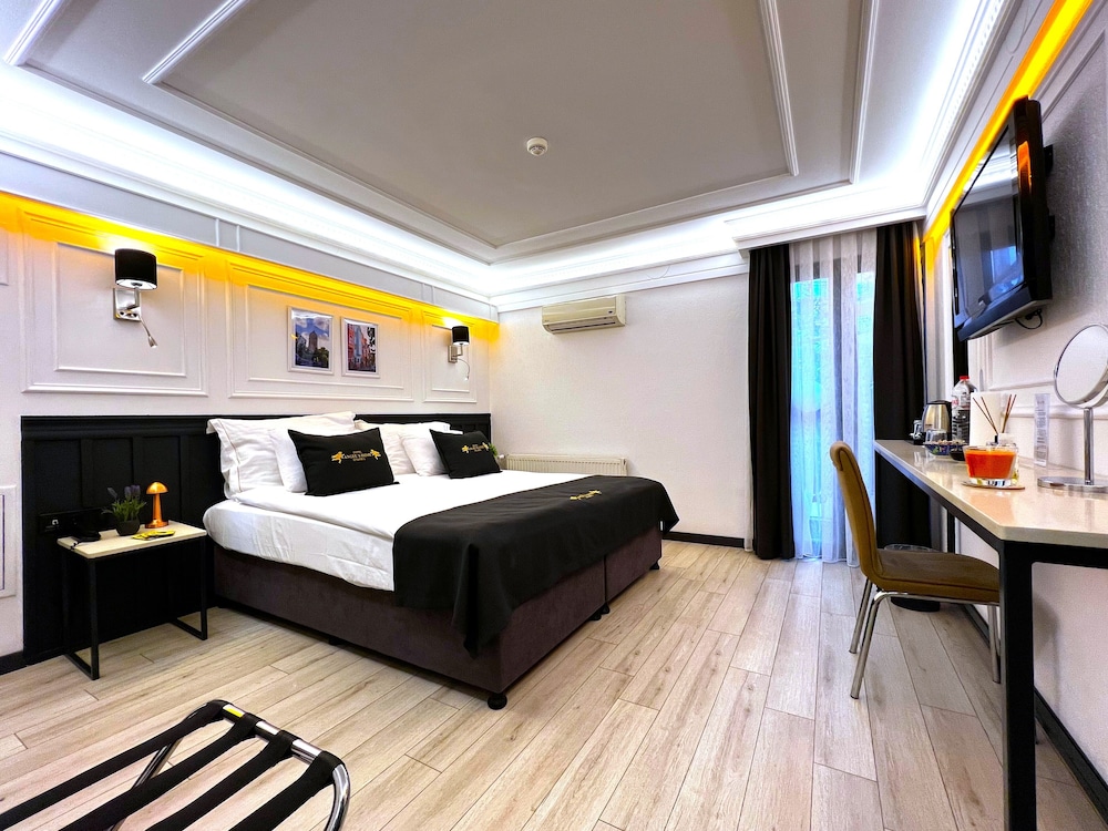 SUPERIOR, DOUBLE OR TWIN BED