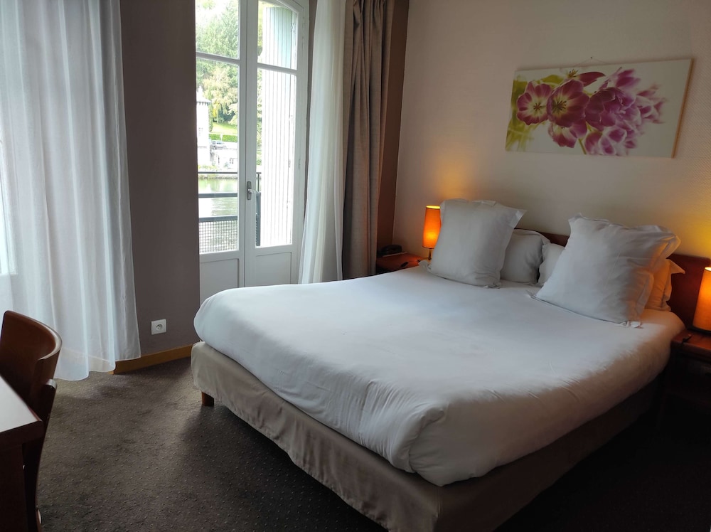 HOTEL LA RIVIERE 17/67