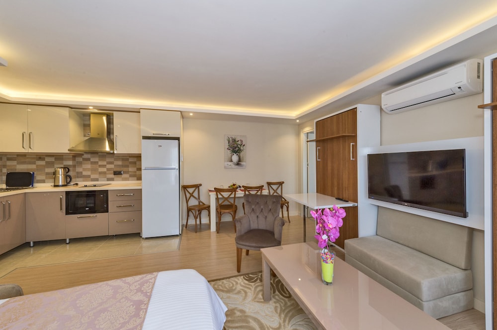 Gen Suites 38/50
