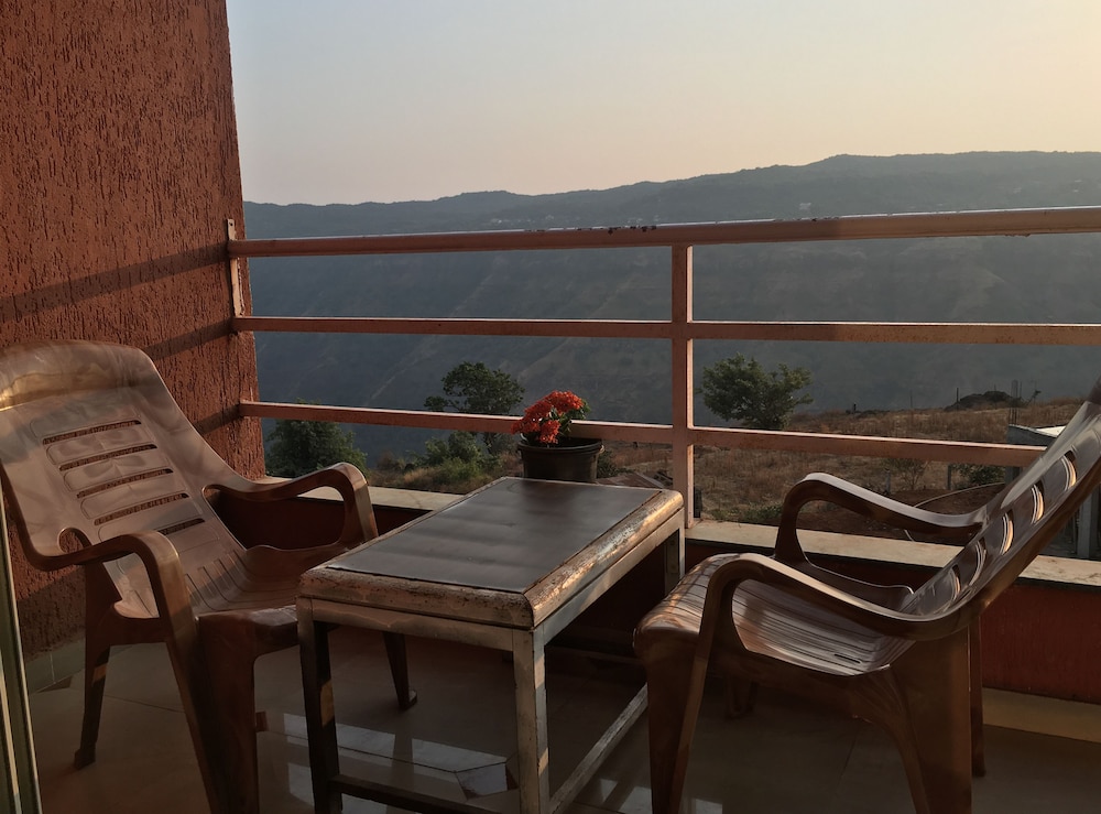 Valley Wood Resort And Spa 25/35