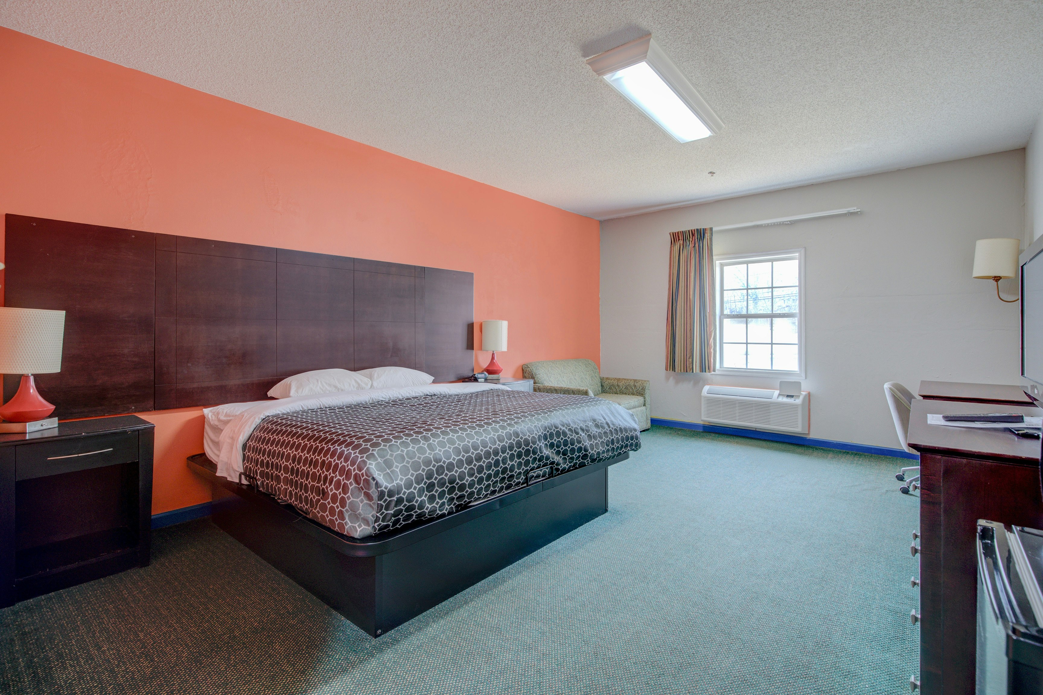 Plantation Inn & Suites Near Locust Grove I 75 12/34