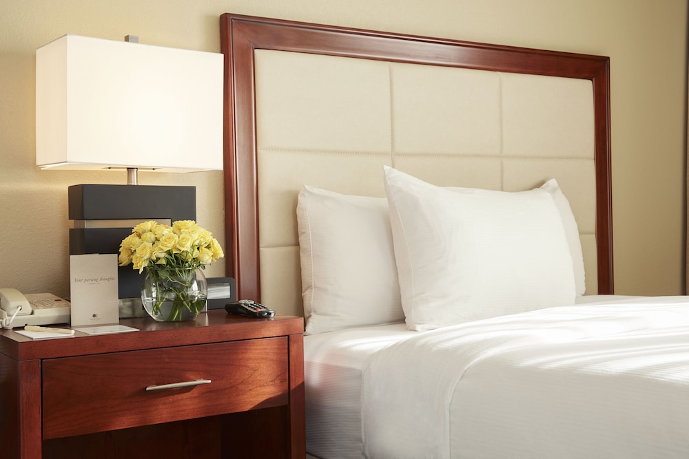DoubleTree Suites by Hilton Cincinnati - Blue Ash 15/38