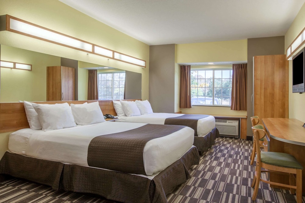 Microtel Inn & Suites By Wyndham Johnstown 12/37