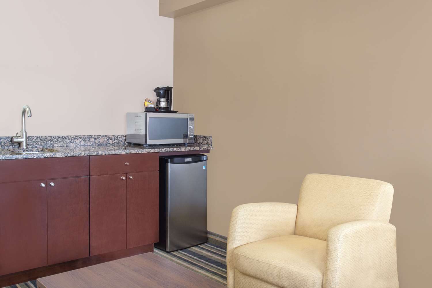 Super 8 by Wyndham Brandon MB 2/10