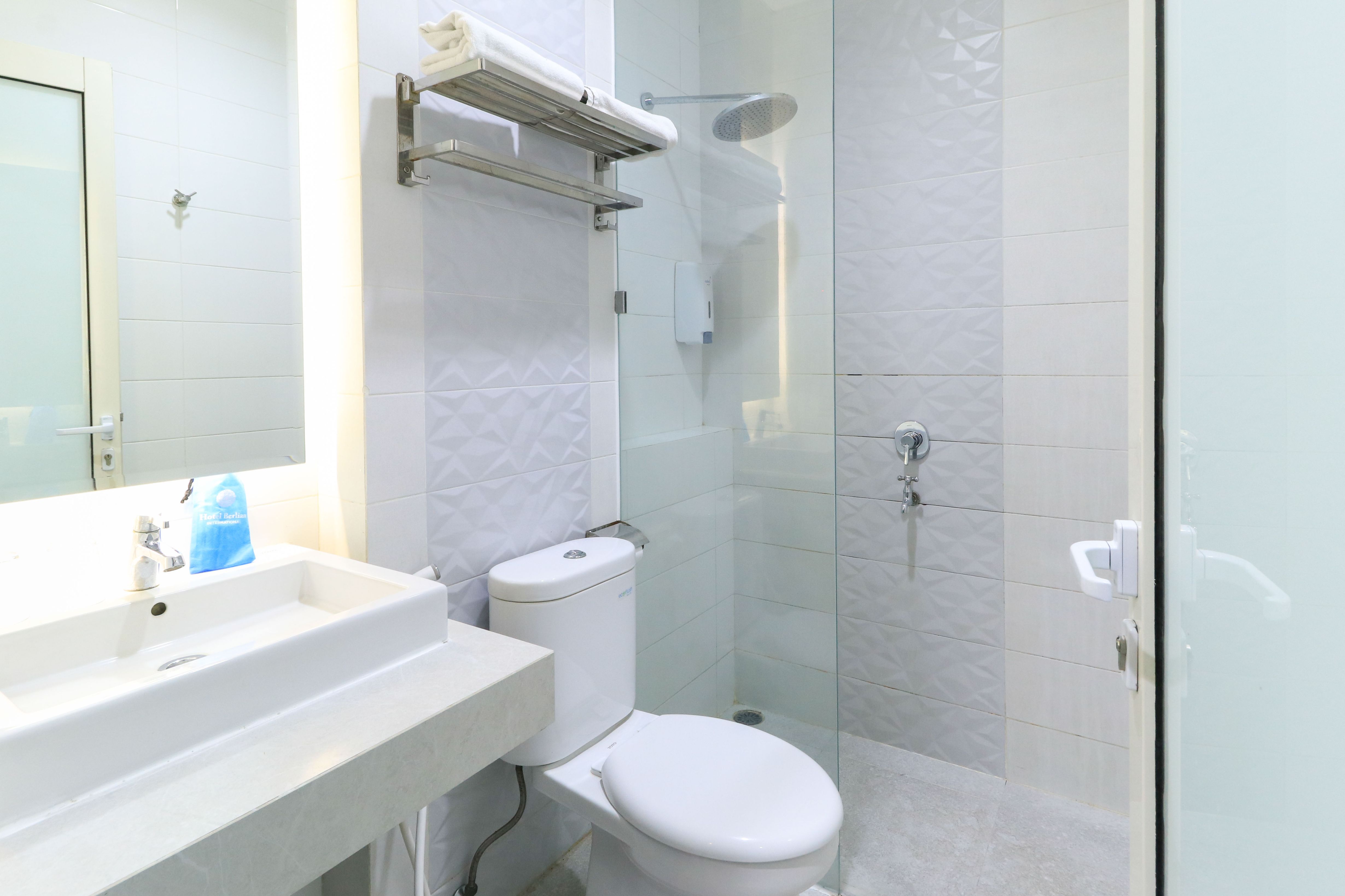 HOTEL BERLIAN INTERNATIONAL SURABAYA 46/47
