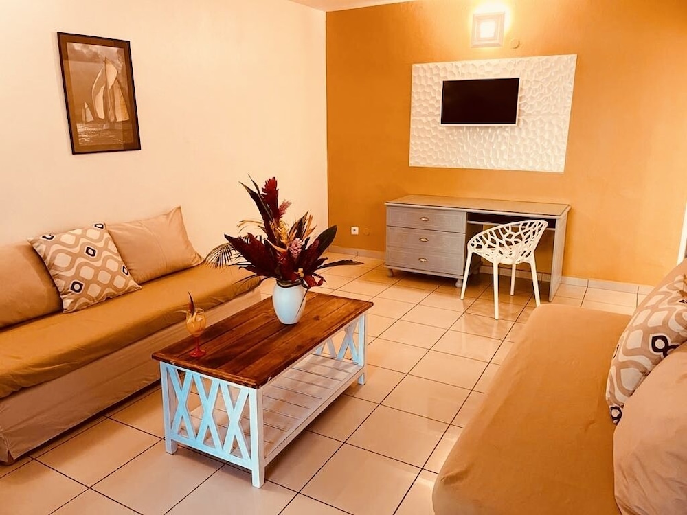Tropicana Suites 23/50