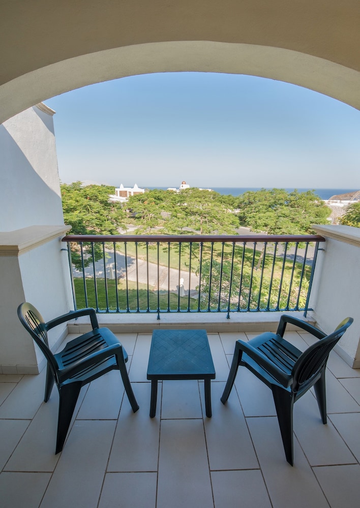 Reef Oasis Blue Bay Resort and Spa 27/48