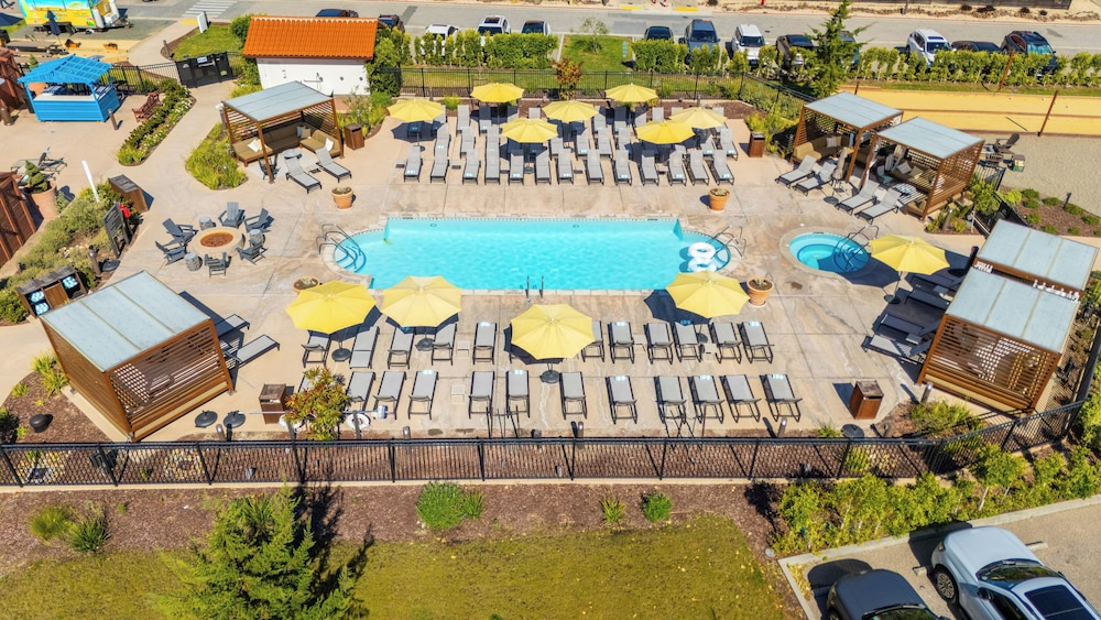 Chaminade Resort and Spa 5/73
