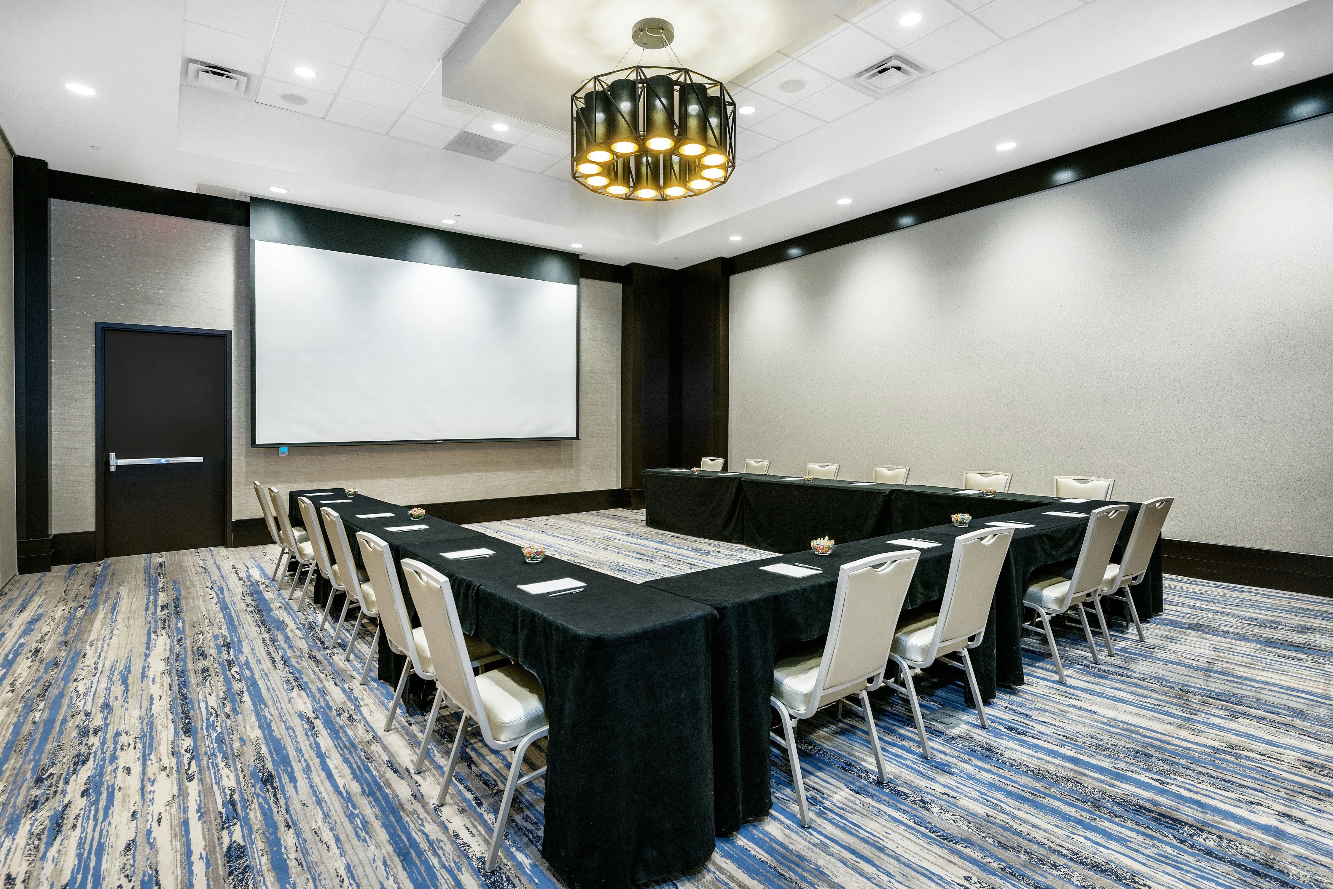 Embassy Suites By Hilton College Station 43/57