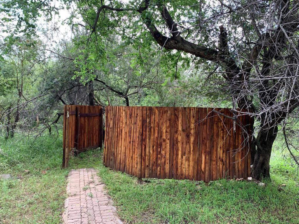 Mabalingwe Elephant Lodge 256a 3/48